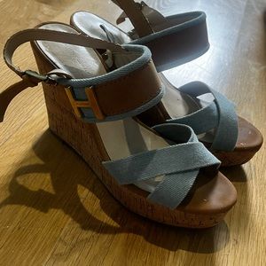 Size 7 1/2 Tommy Hilfiger wedges.